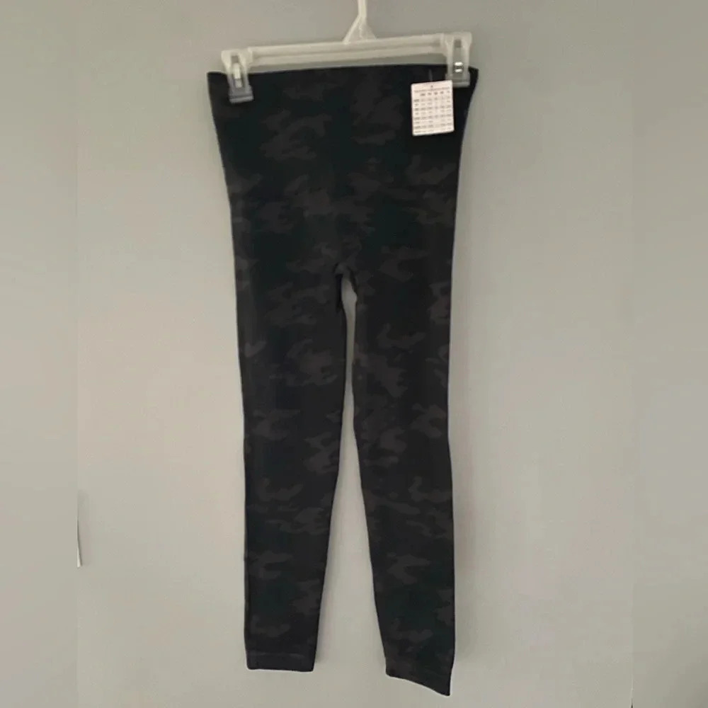 Spanx Look At Me Now Leggings Black Camo Seamless High Waist Cropped Small New